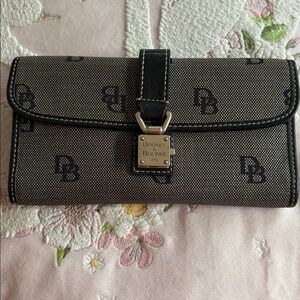 Dooney & Bourke Black and Tan Signature Wallet